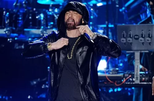 Eminem foi introduzido no Hall da Fama do Rock & Roll no ano passado